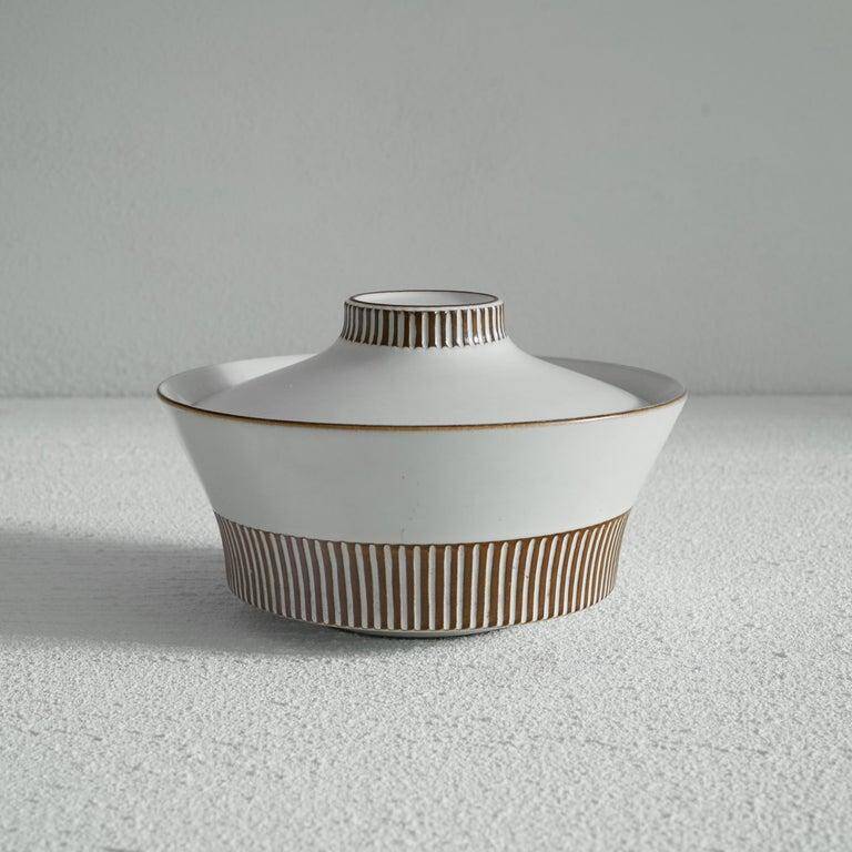 Willem de Vries Modernist Coupe mid-20th century "Cleopatra" with lid for Fris Edam, 1961