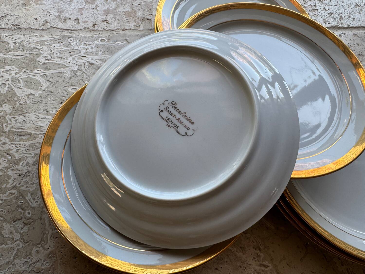 12 Saint-Amand porcelain dessert plates