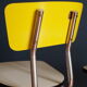 Série de 4 chaises en formica  bicolore jaune et blanc chiné
