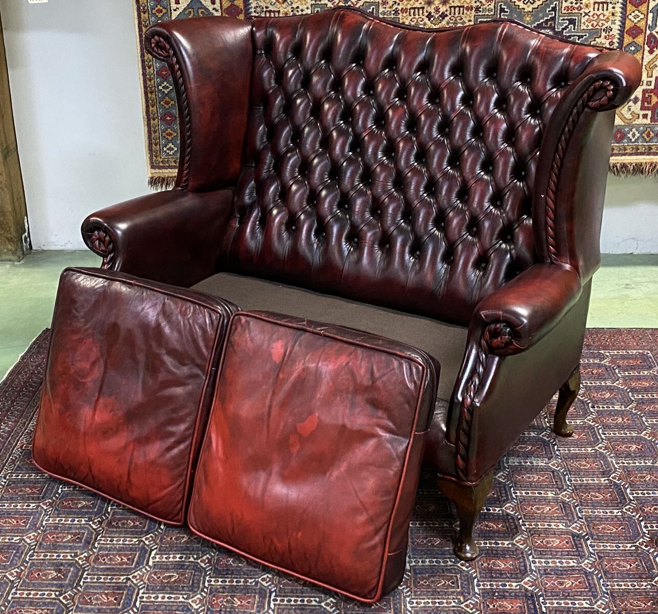 Chesterfield 2-seater leather-eared sofa from the 80s