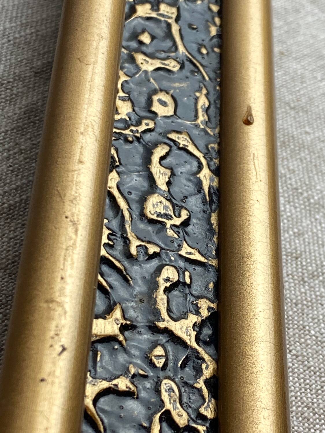 Two-tone wooden frame