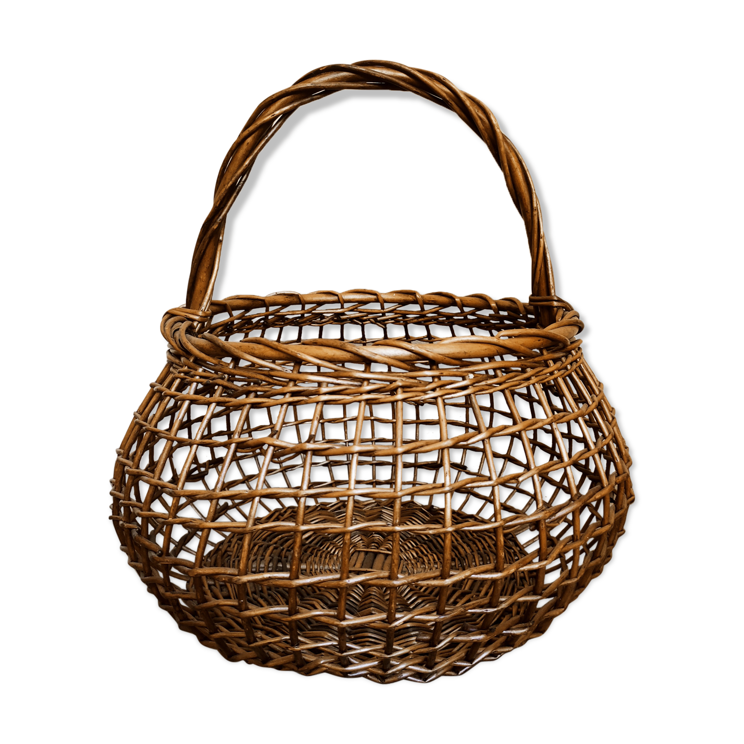Openwork basket in willow rush
