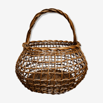 Openwork basket in willow rush