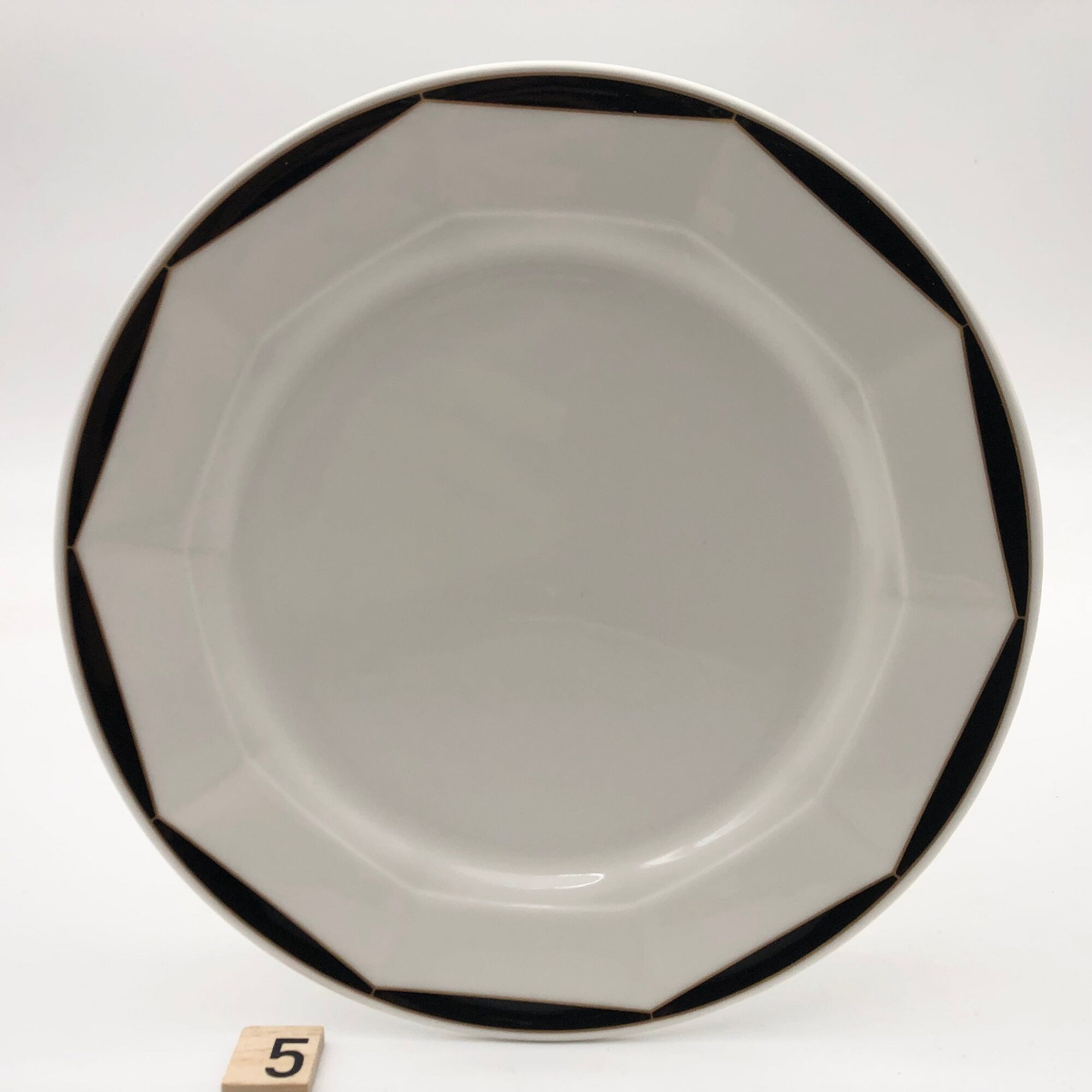 6 Dessert Plates Stamped "Villeroy & Boch", Varia - Black