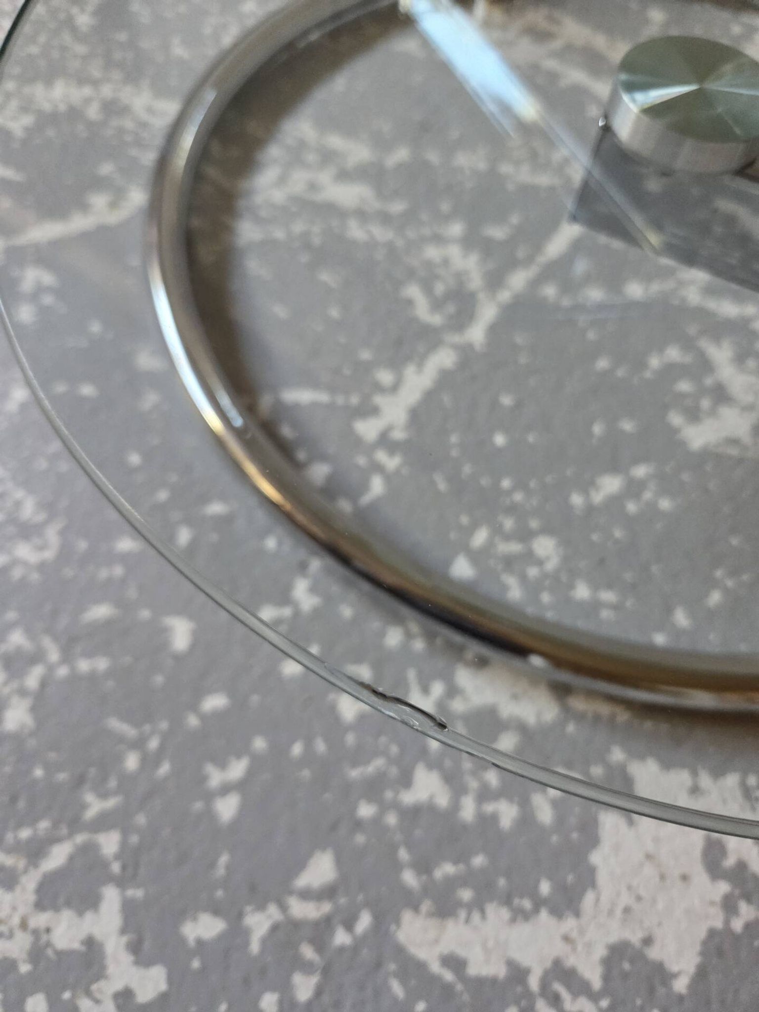 Round coffee table