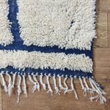 Tapis berbère marocain en laine écru et bleu – 283 x 188 cm
