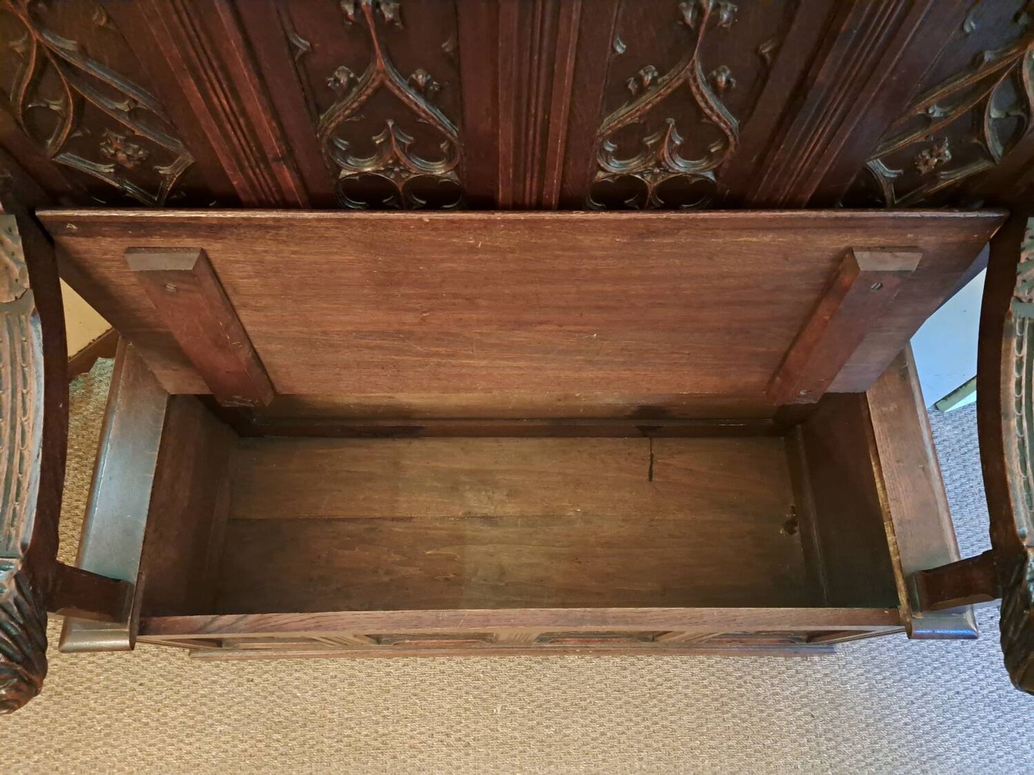 Neo-Gothic chest bench from the late 19th century