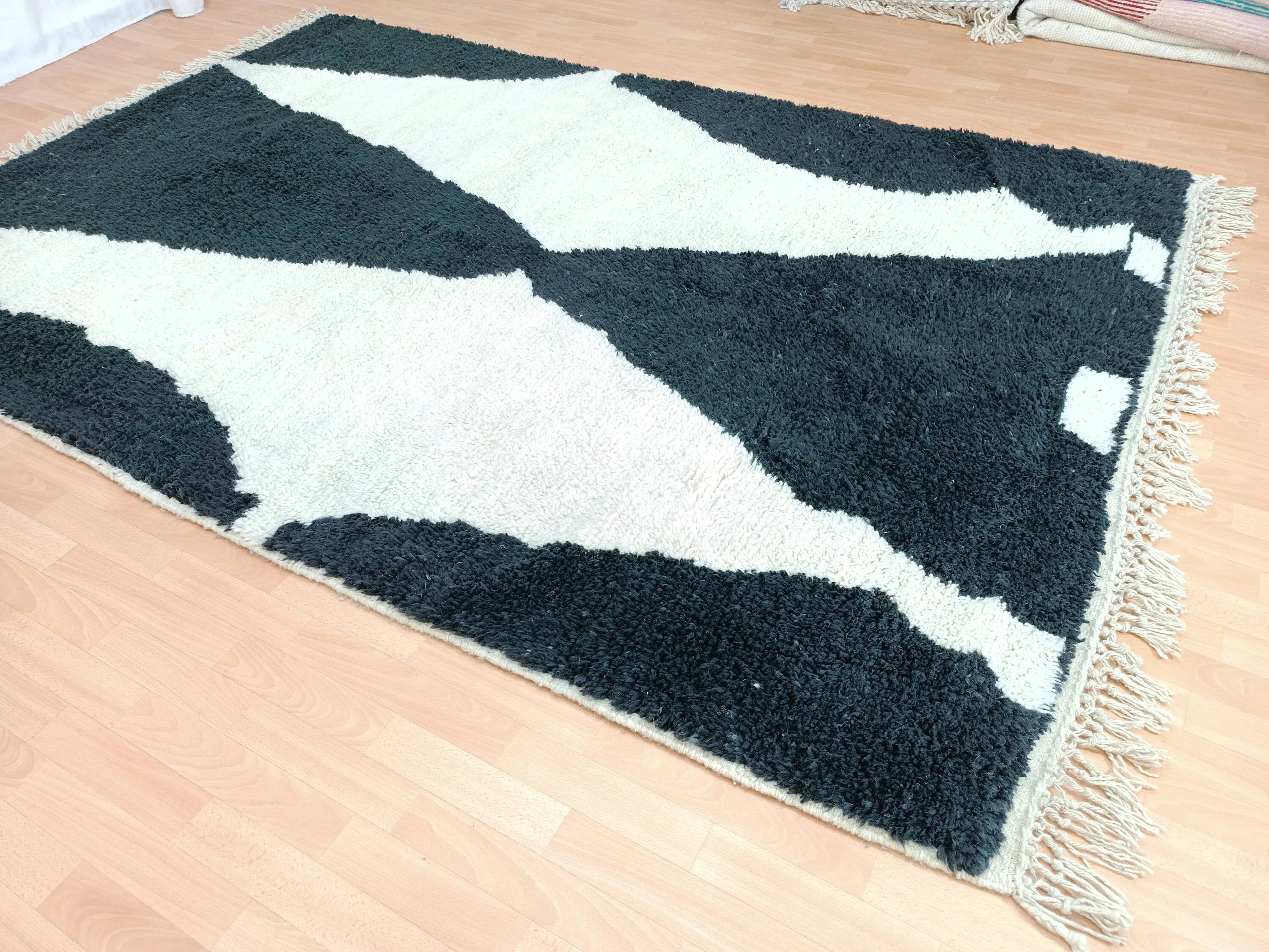 Moroccan wool rug handwoven 2.5x1.5 m