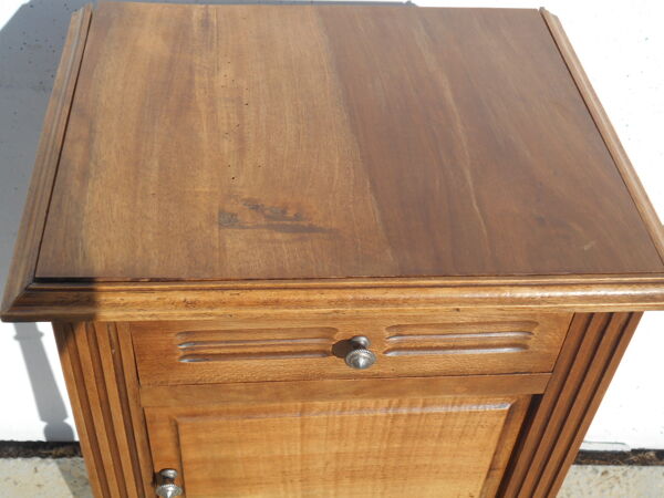 Table de chevet en noyer massif style Louis XVI