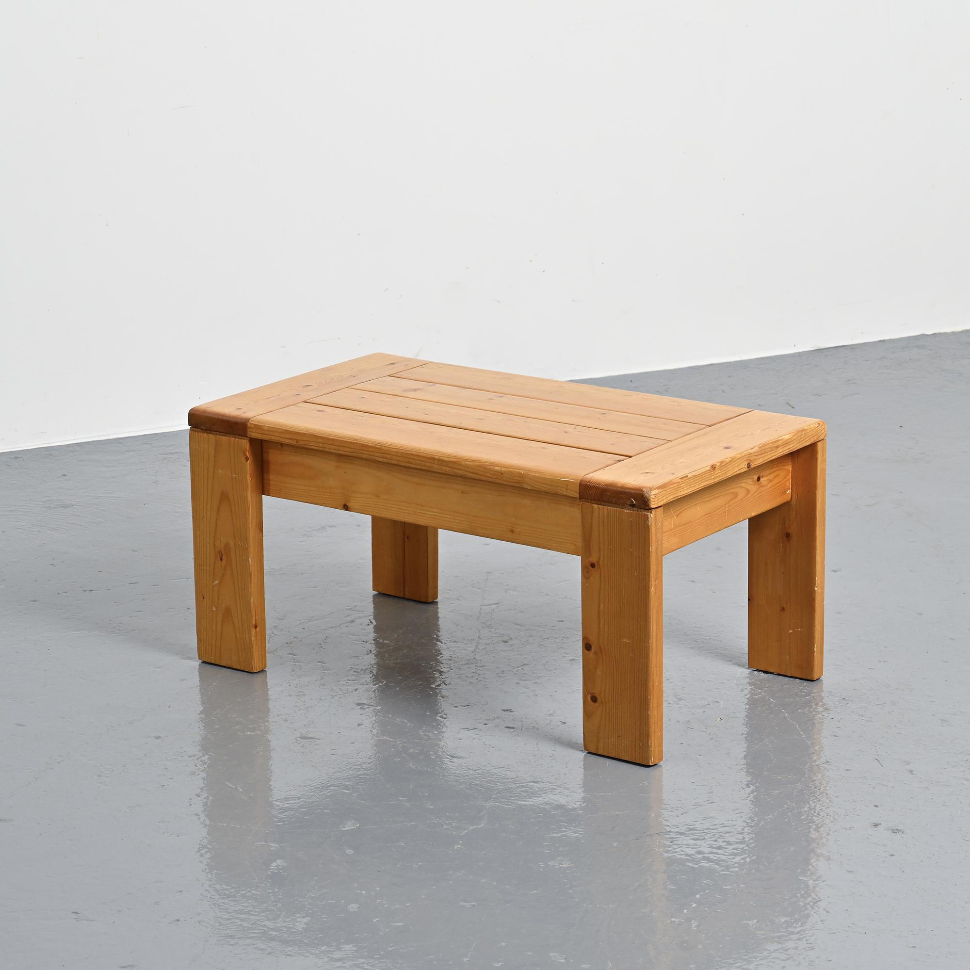Pine coffee table Les Arcs, circa 1970
