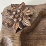 Small tray or storage compartment in mango wood with carved flowers (edelweiss).