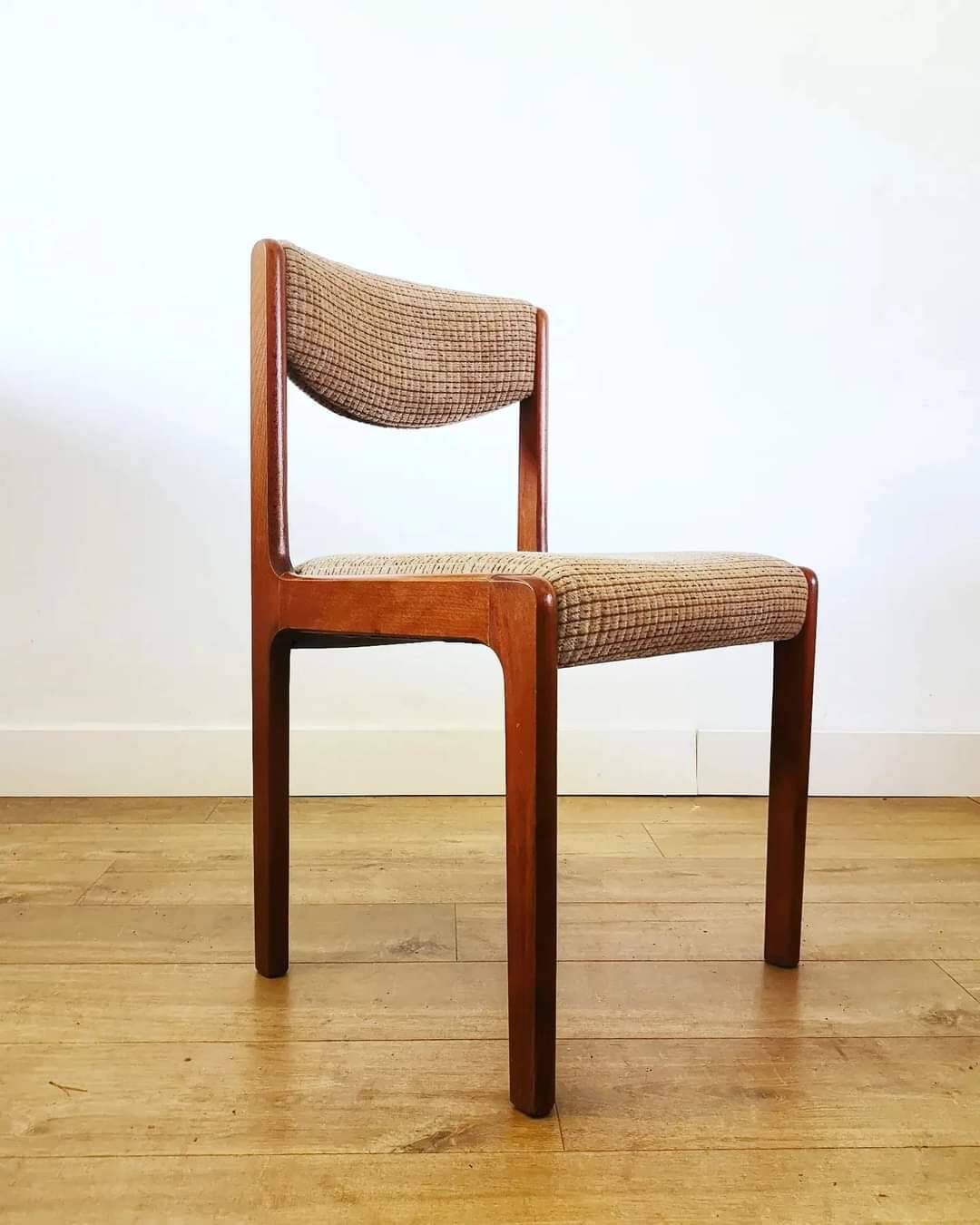 Set of 6 chairs in thick velvet and teak base