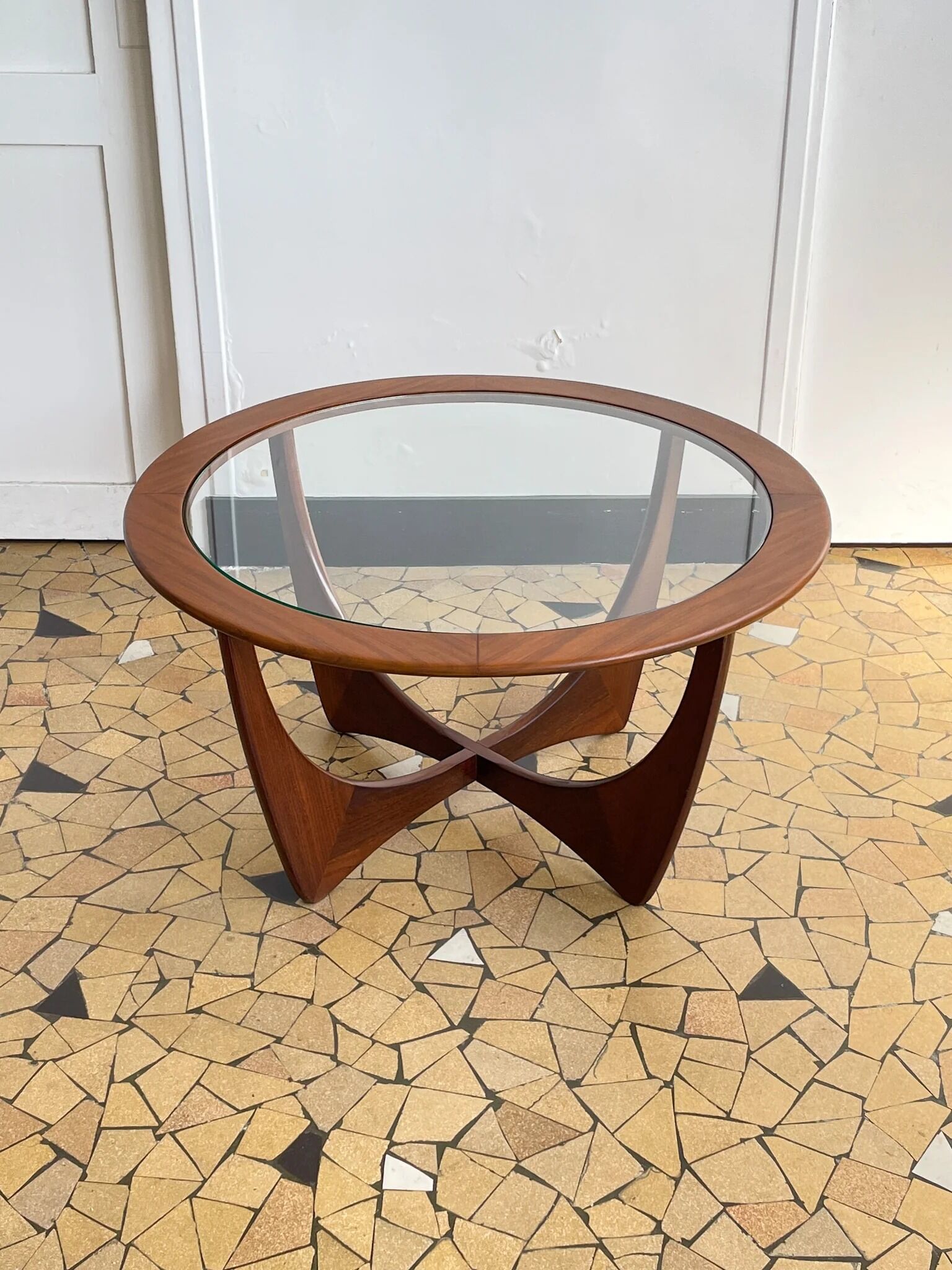 Round Astro coffee table - Victor Wilkins