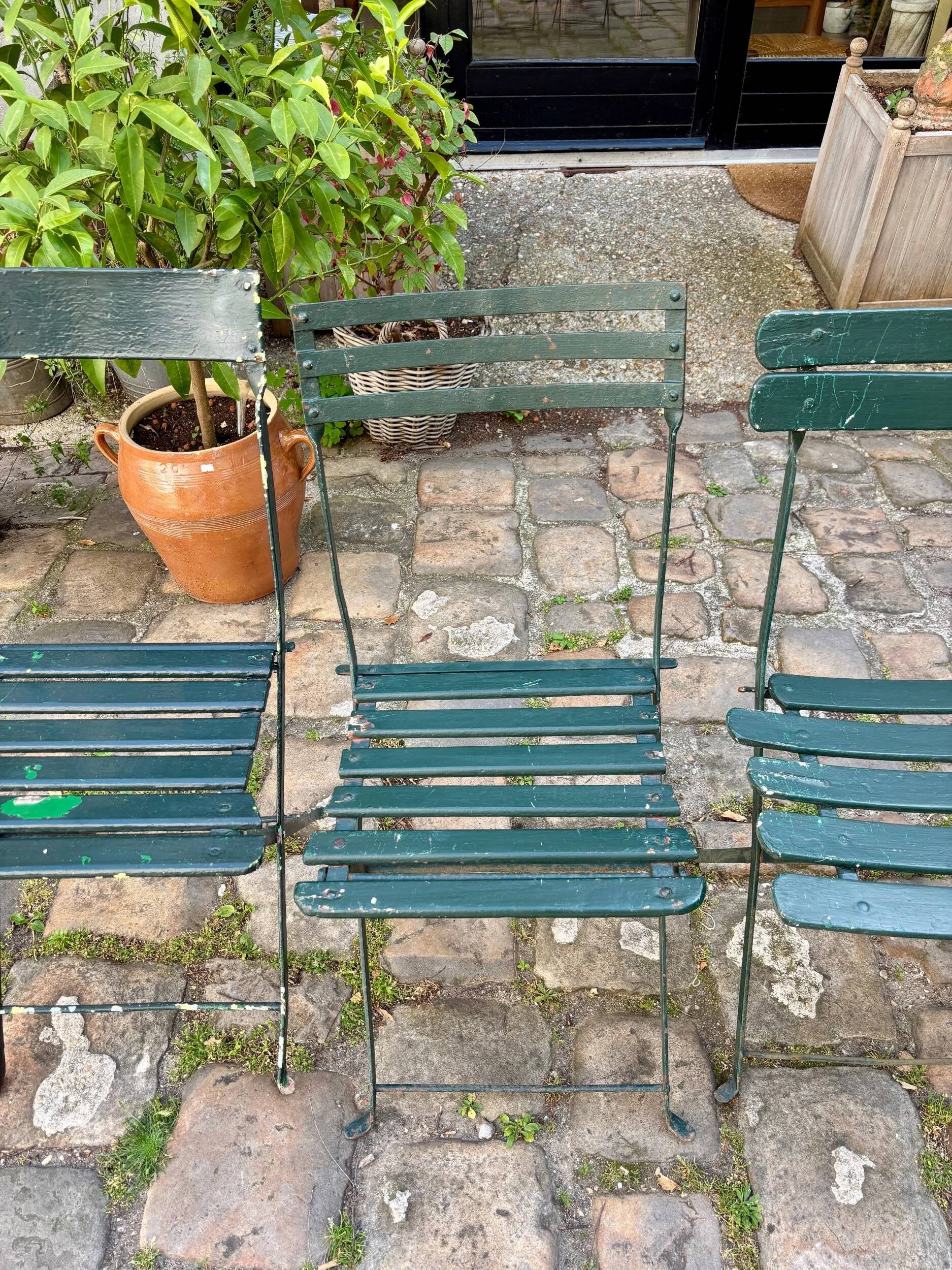 Salon de jardin, table et 4 chaises pliantes en métal vert