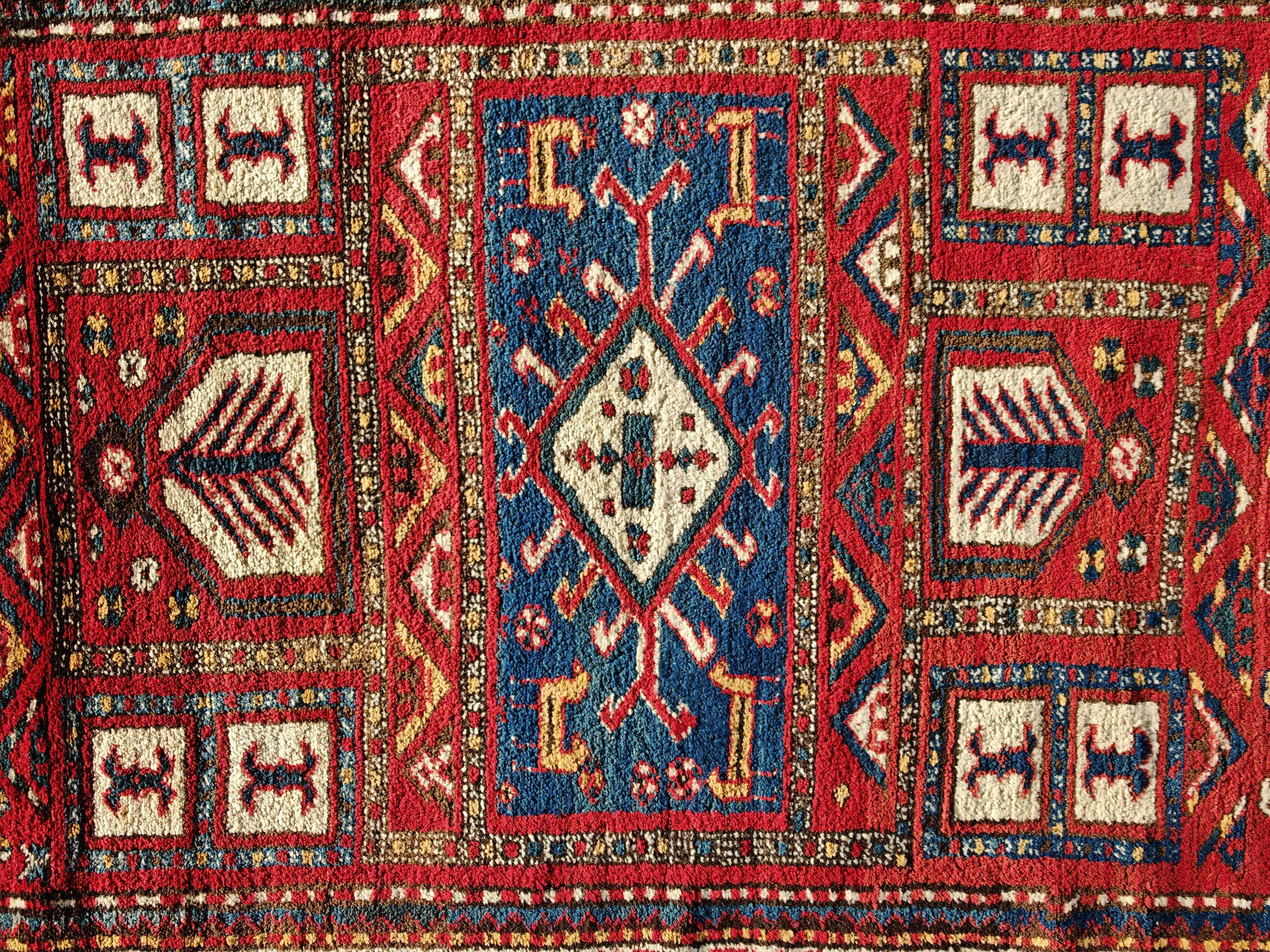 Antique Caucasian Karabakh carpet in 100% wool, late 19th century.