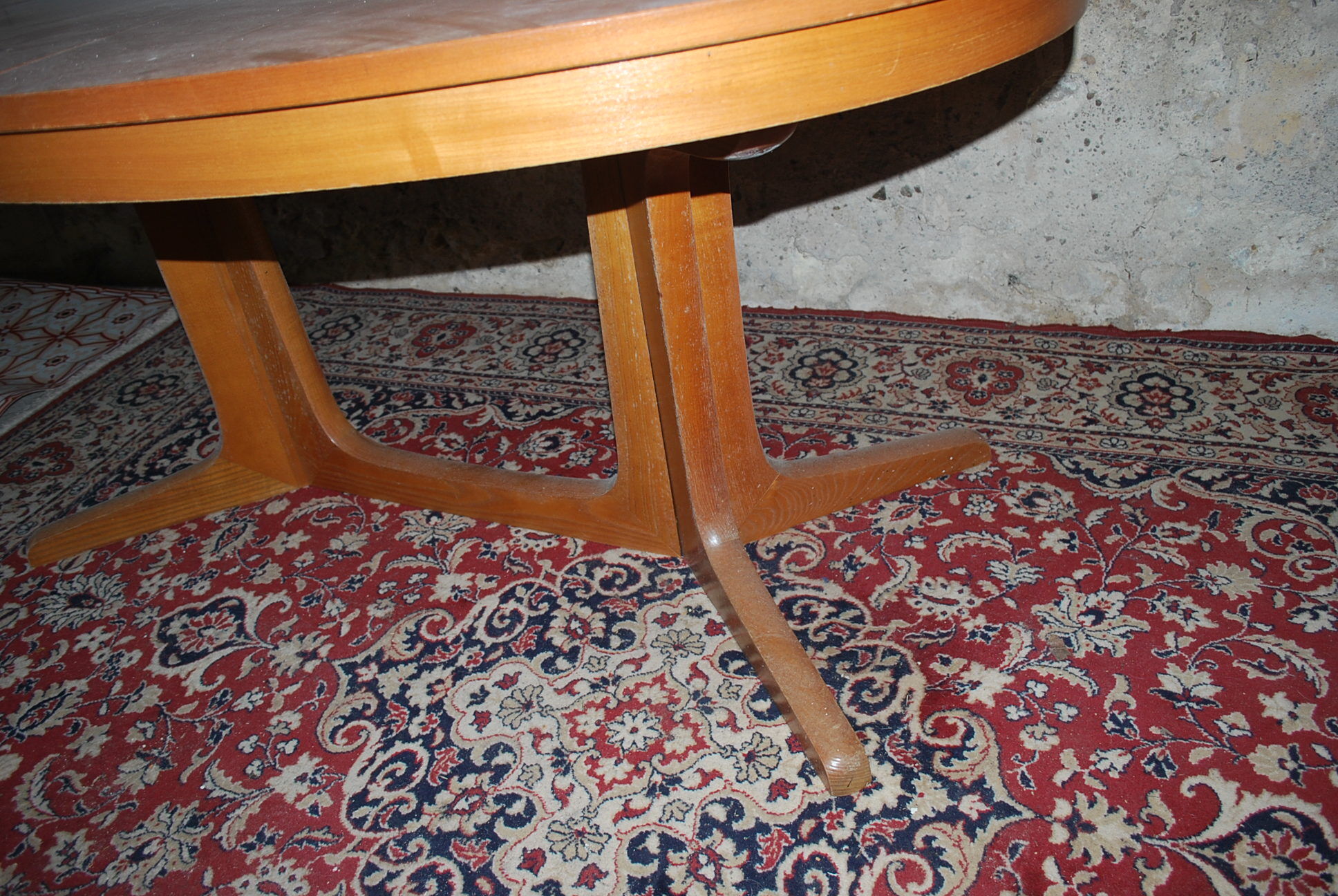 Baumann oval table expandable