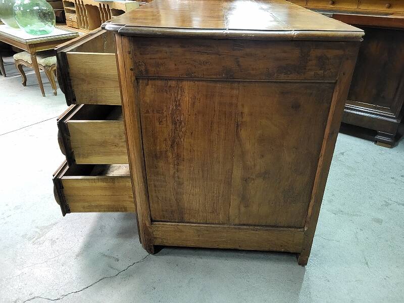 17th century cherry wood 3-drawer chest of drawers