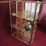 Petite vitrine en laiton et verre.