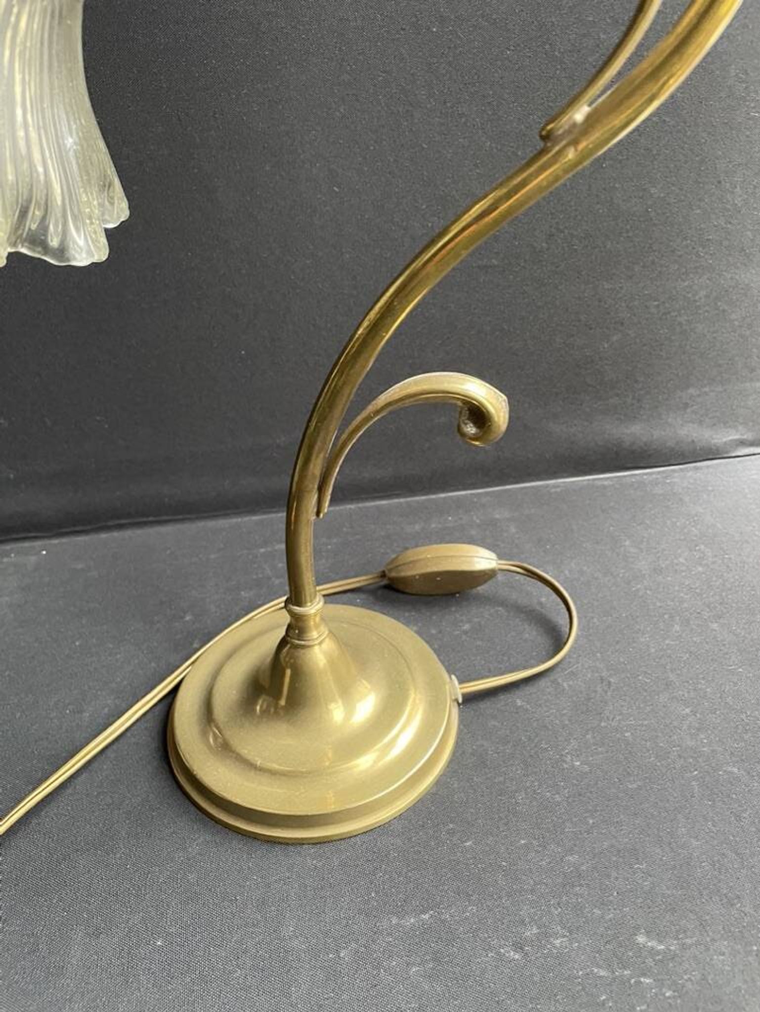 Table lamp – Golden brass and molded glass
