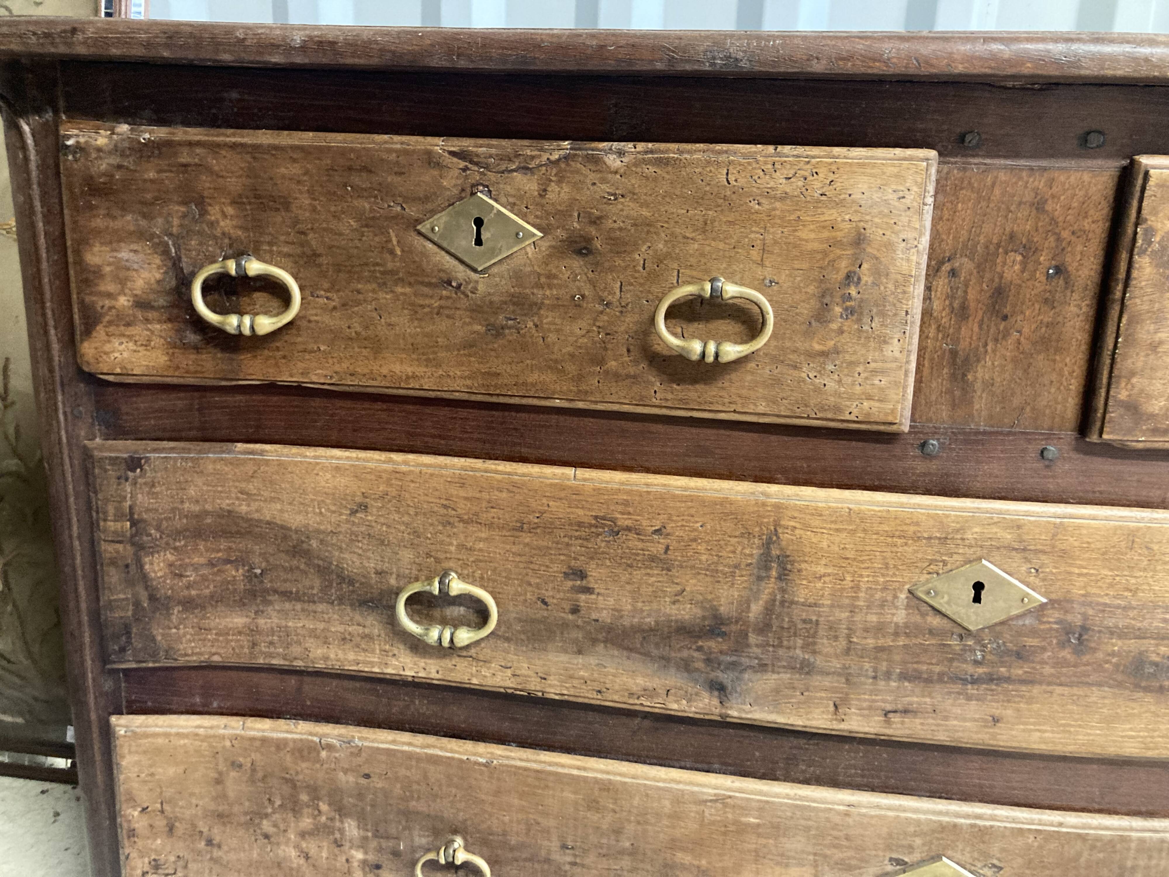 Antique curved walnut chest of drawers – 4 drawers