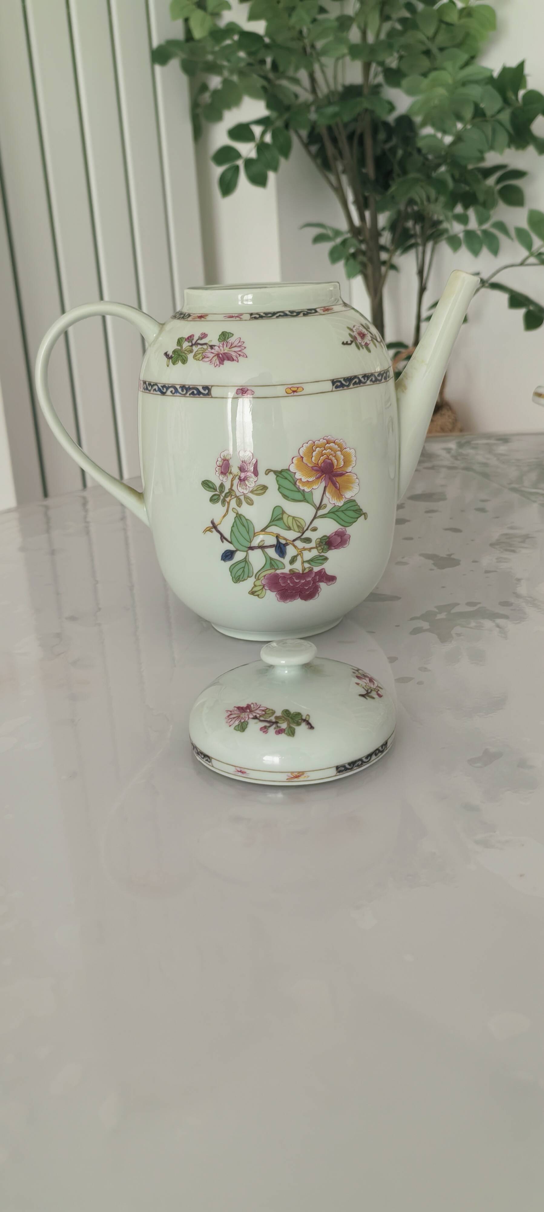 Raynaud Limoges teapot in porcelain