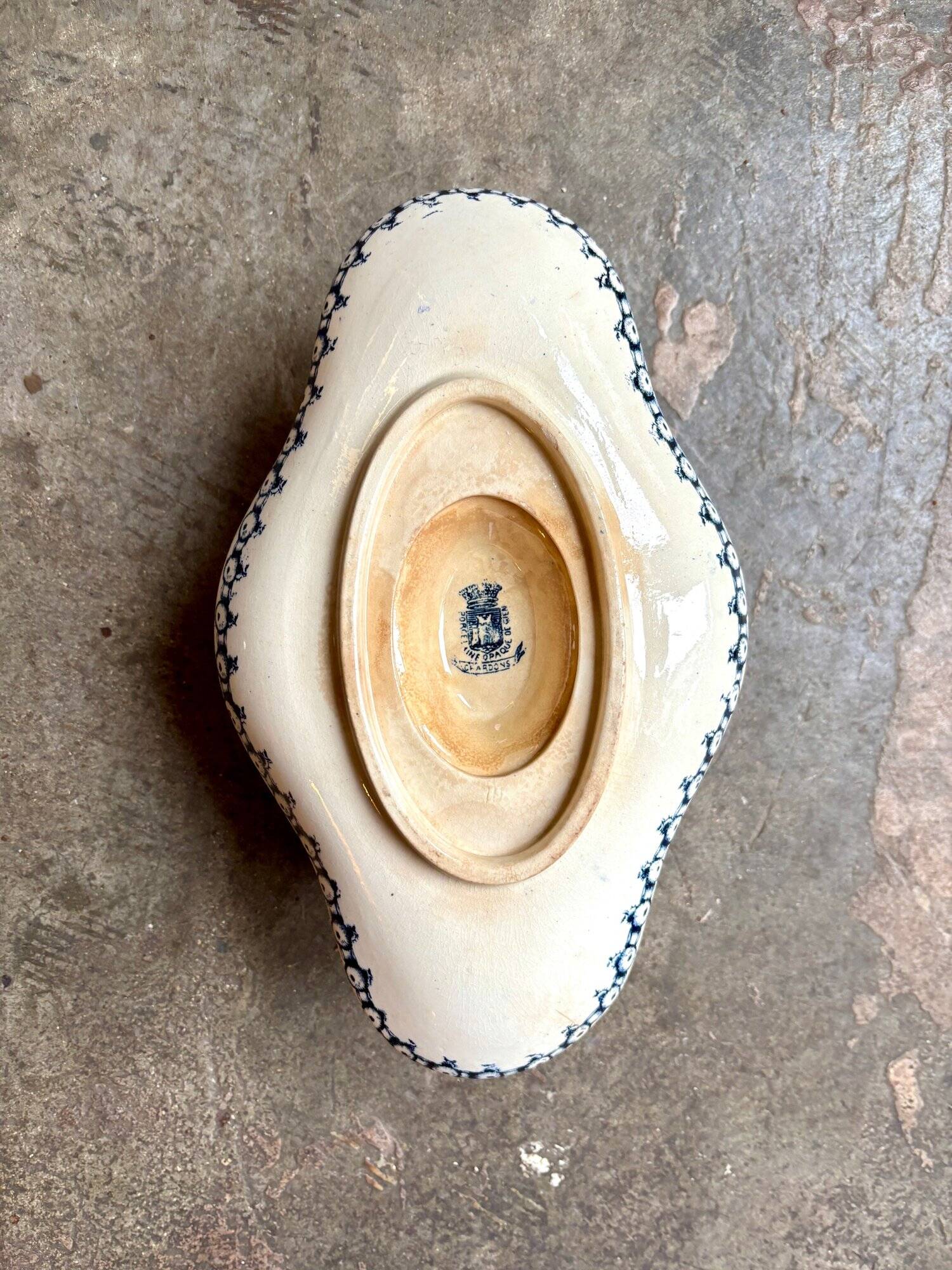 Gien ironware sauceboat, "Chardons" service