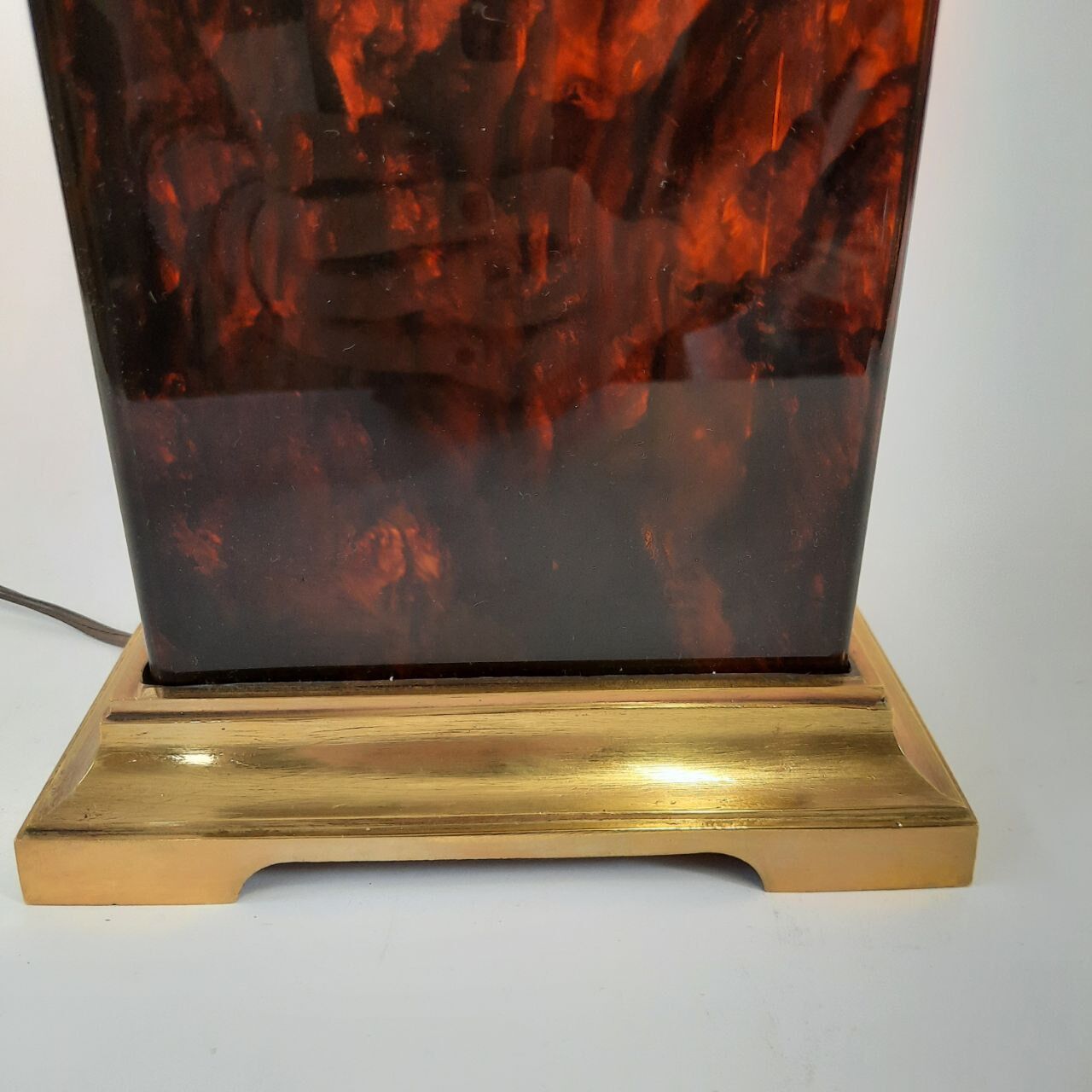 Lampe effet briar et laiton lucite années 1980