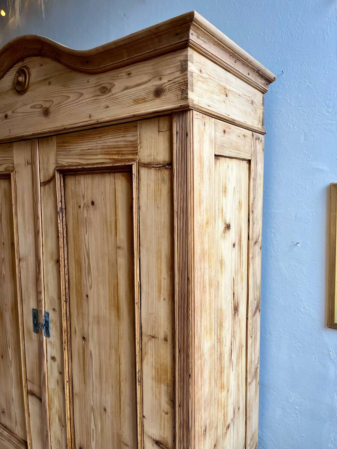 Hat cabinet with 2 doors