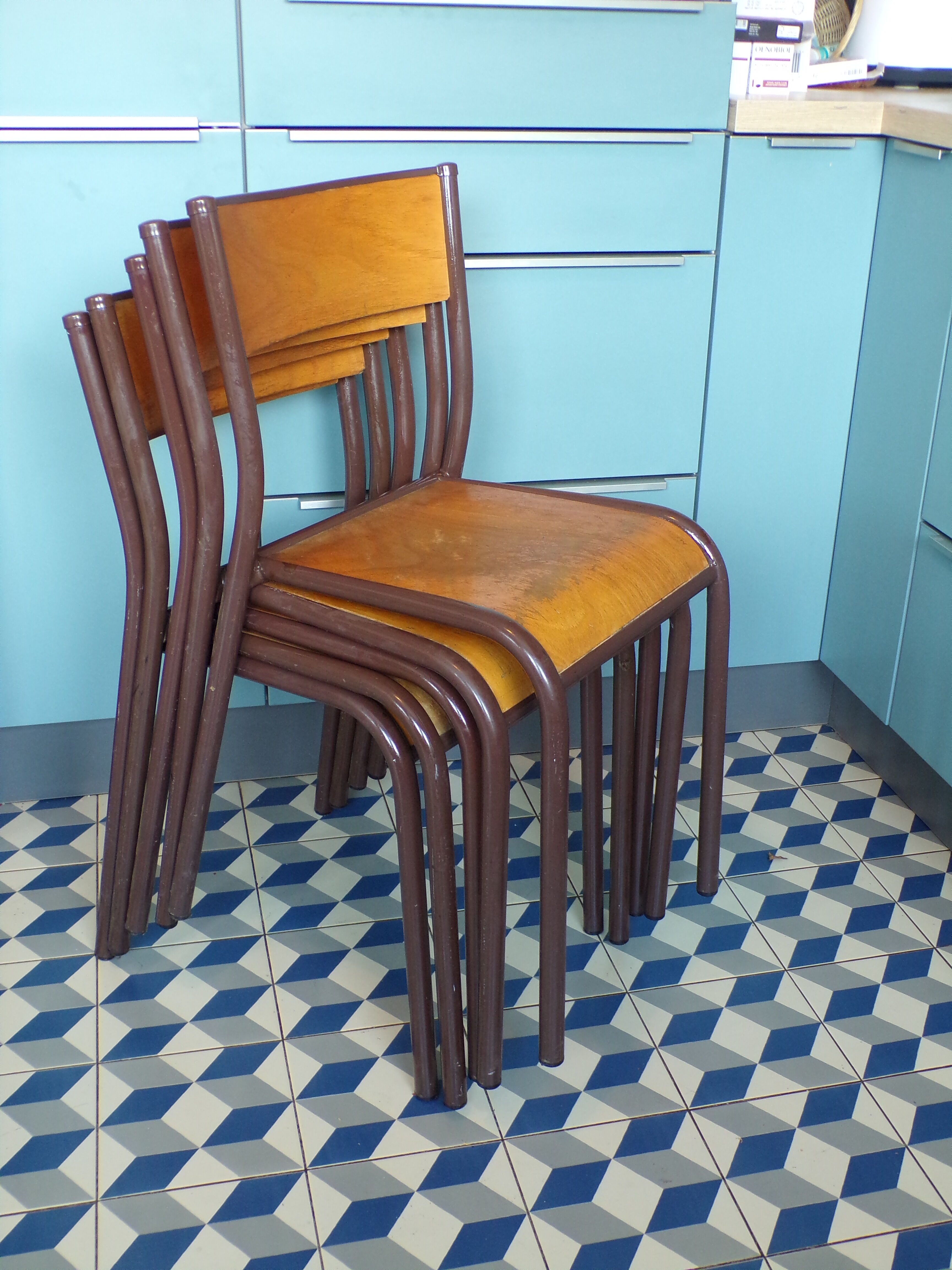 Suite 5 school chairs Mullca adult size