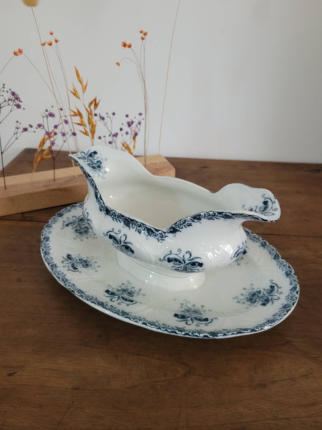 Sauceboat Ste Anonyme St Amand and Hamage