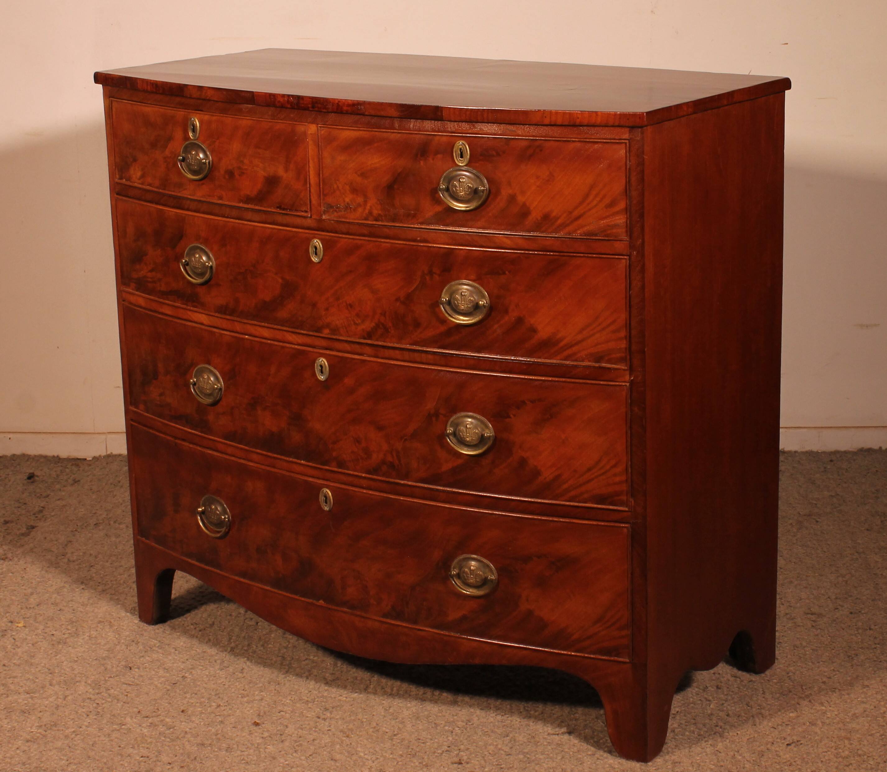 Bombé commode in mahogany from the early 19th century.