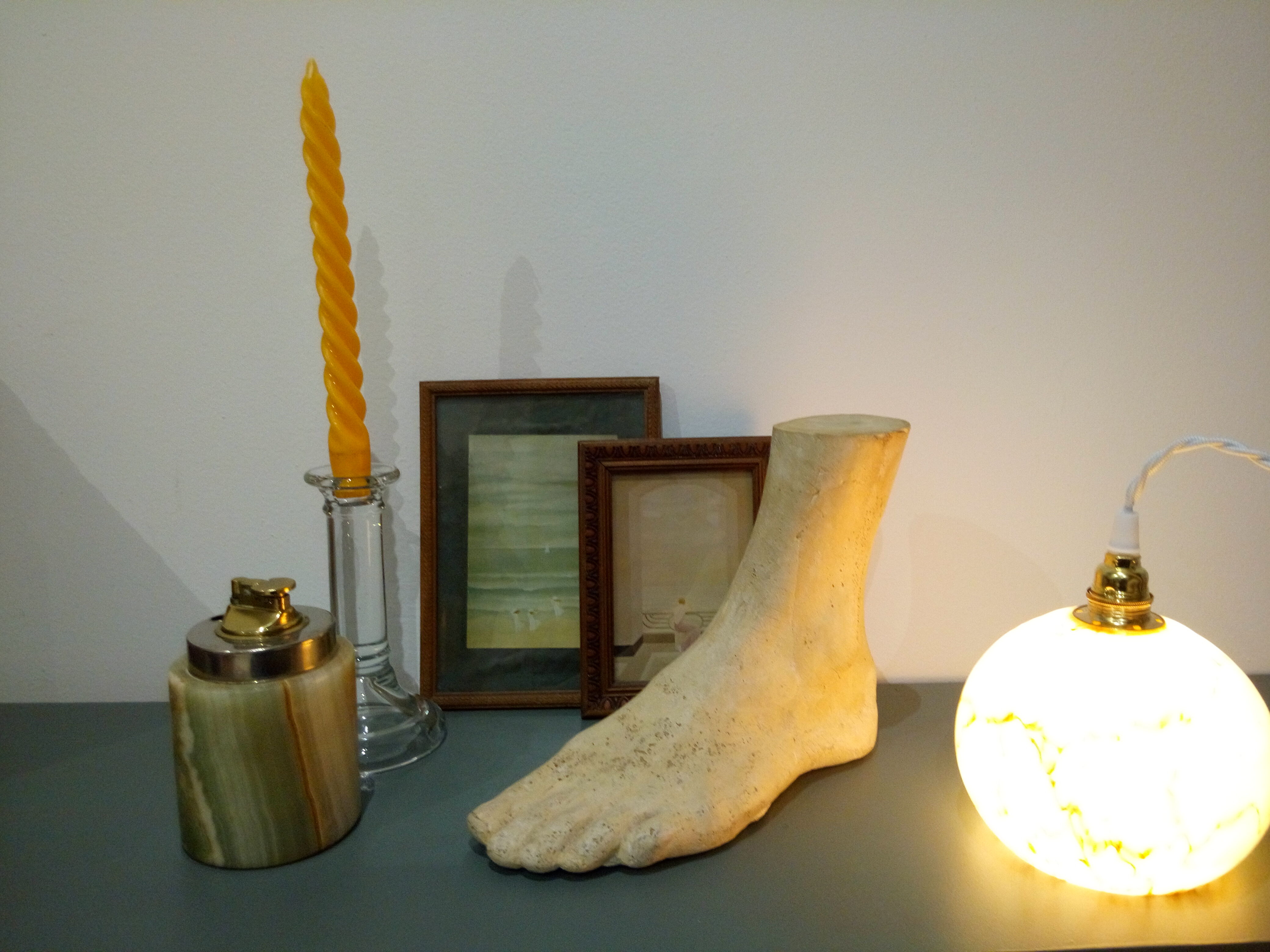 Foot moulded into platre