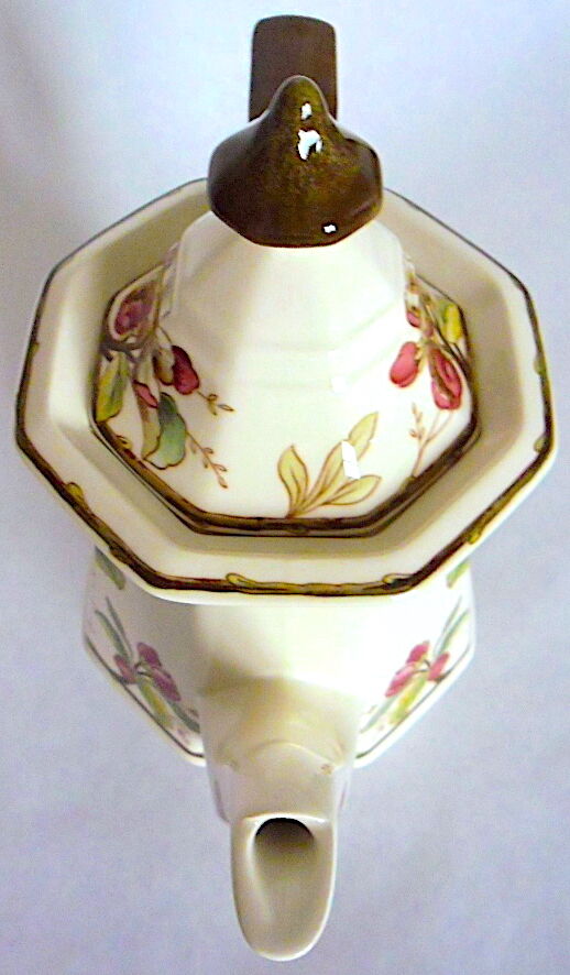 Coffee maker in earthenware decorated with hawthorn flowers, from the house Villeroy--Boch, model "Portobello"