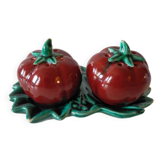 Set salt shaker and pepper pot