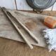 Planche en bois avec pince