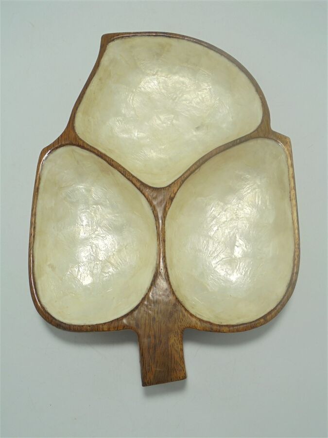 Wooden and mother-of-pearl pocket emptier