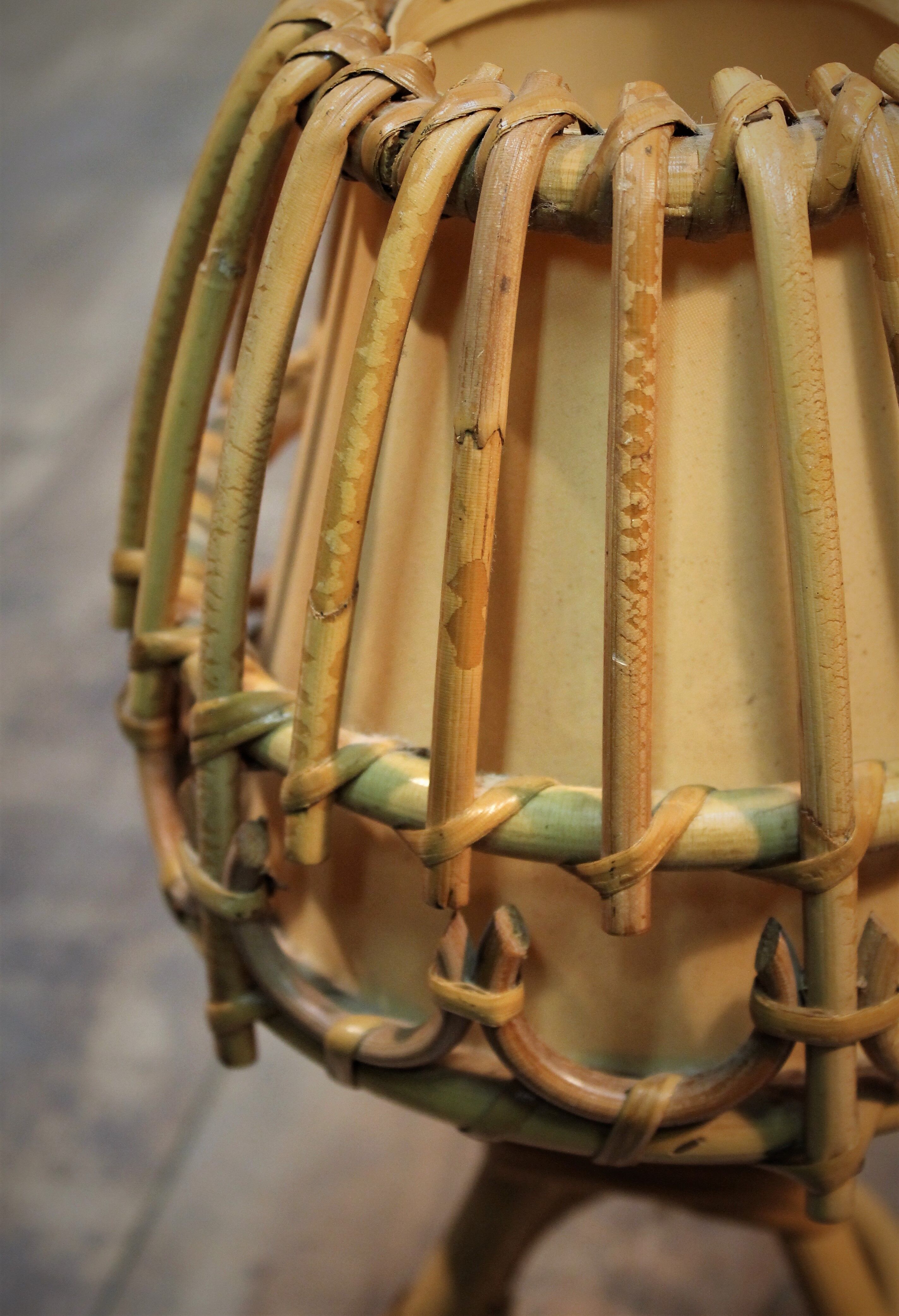 Mushroom rattan tripod lamp 60s