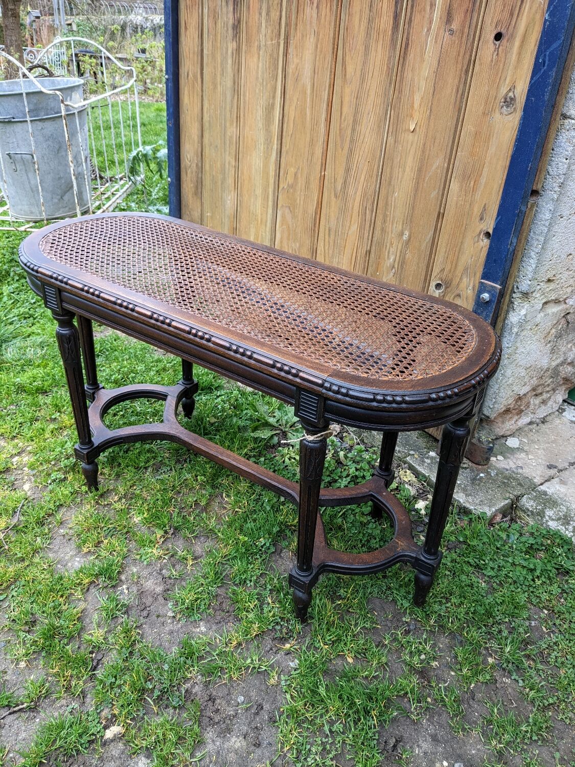 Piano bench