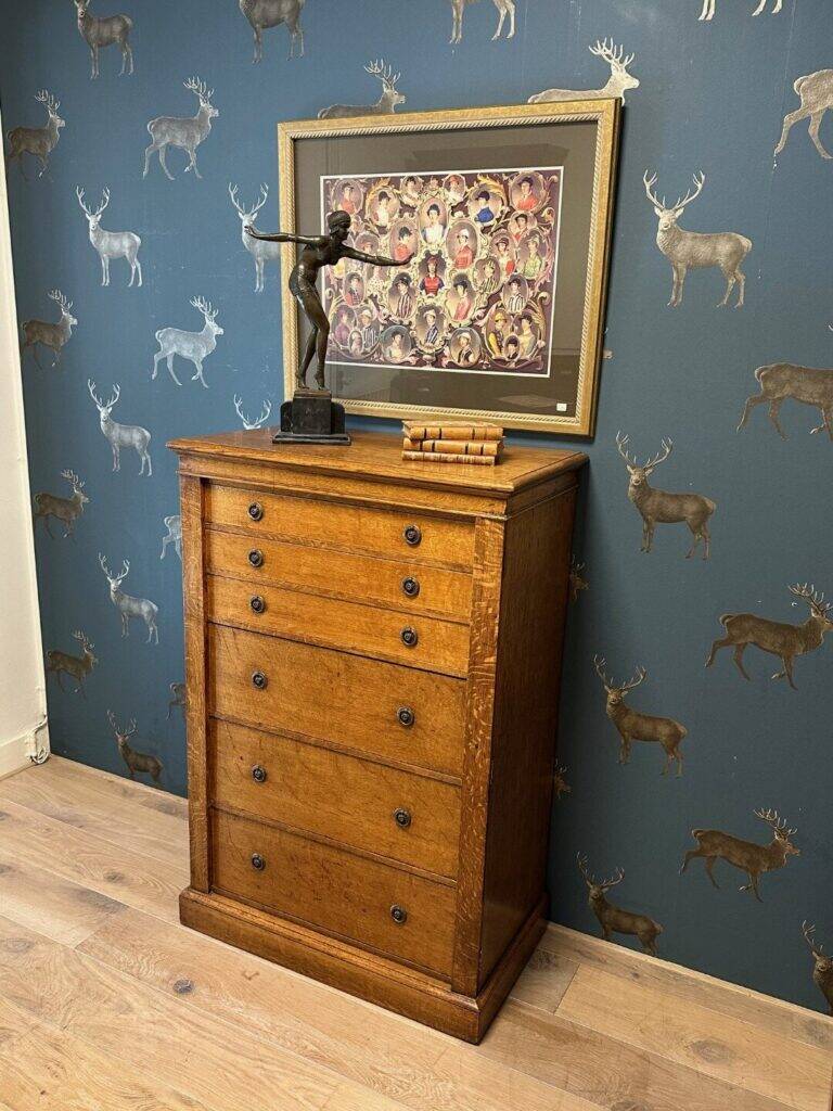 Commode Wellington en chêne antique