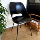 Chaise tonneau en skaï