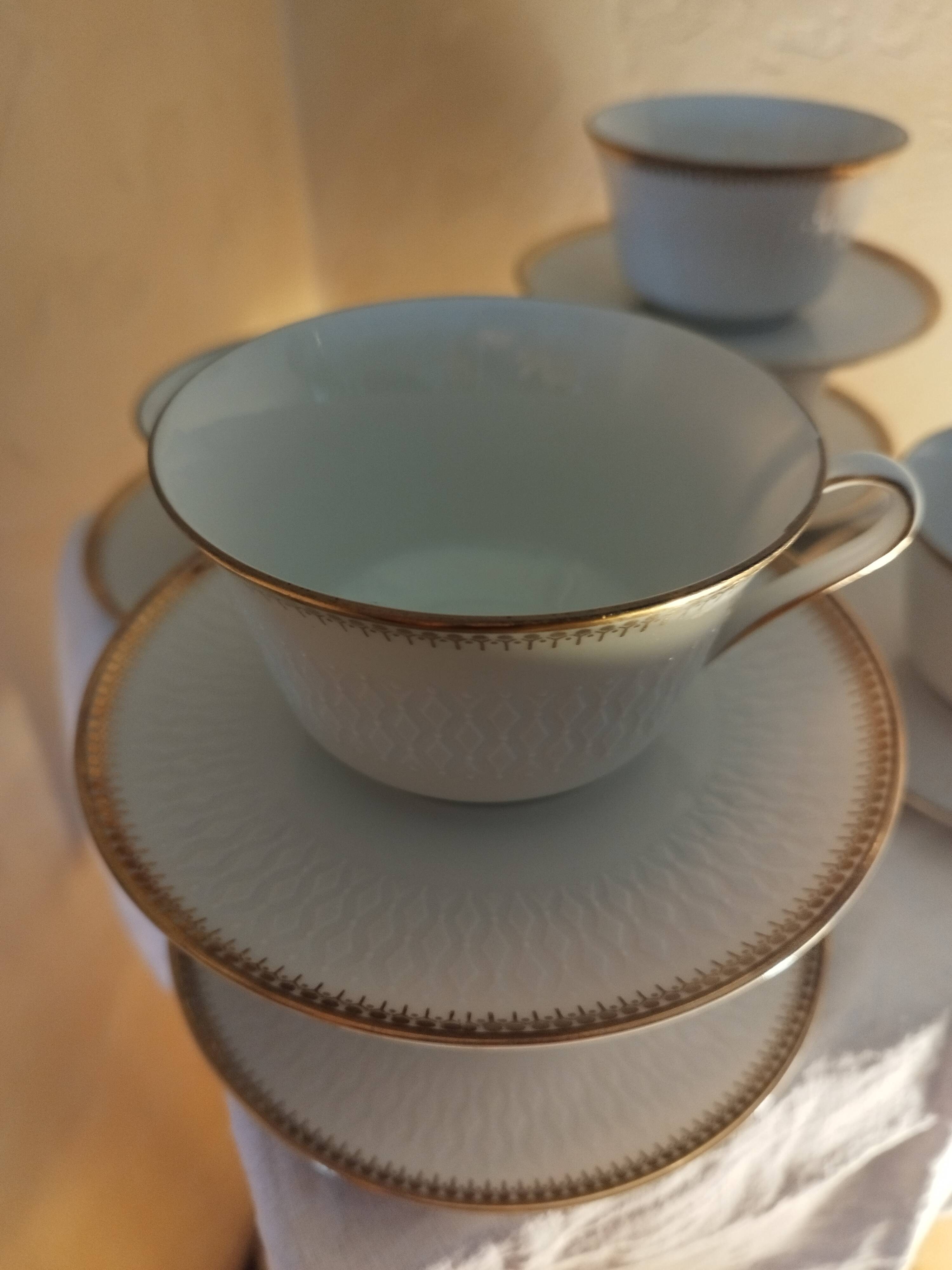 Set de 6 tasses à thé blanches et or
