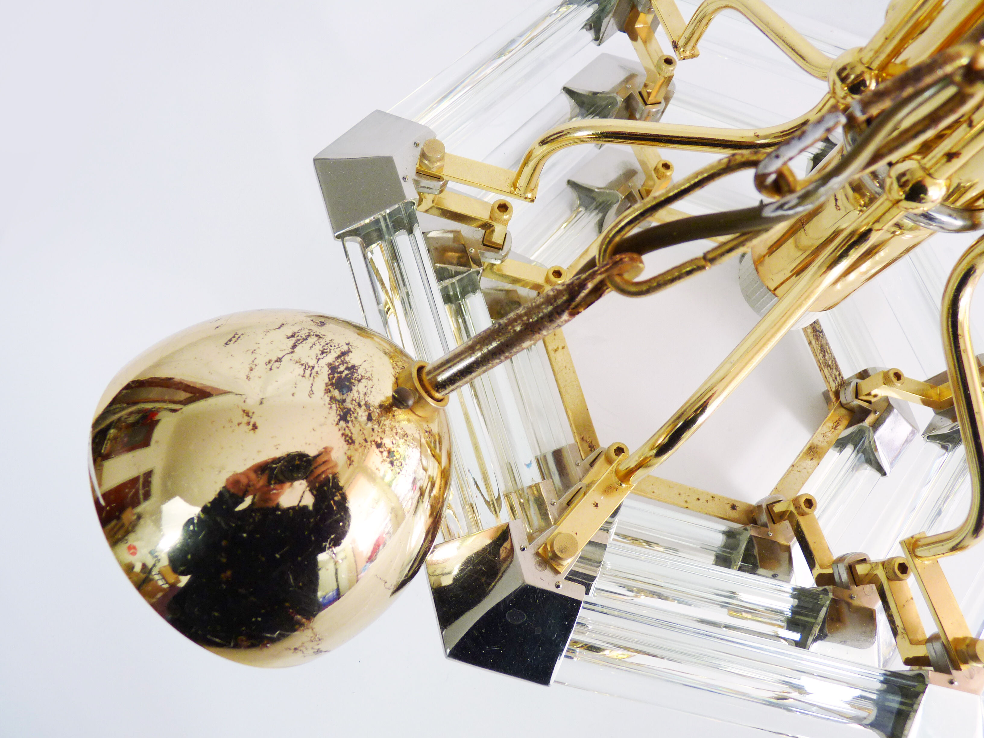 Lustre vintage design en laiton et verre lustre 3 niveaux. Année 70