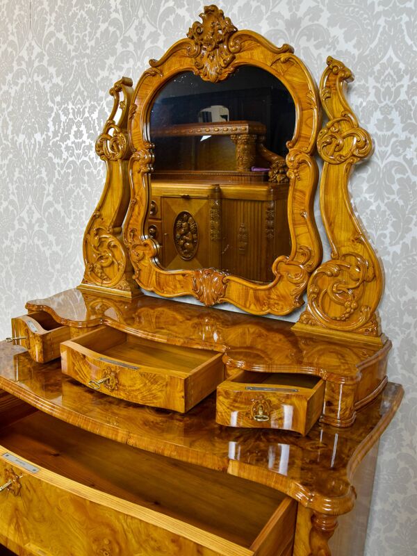 Commode coiffeuse Louis-Philippe en loupe d'orme et frêne - env. 1840-1860