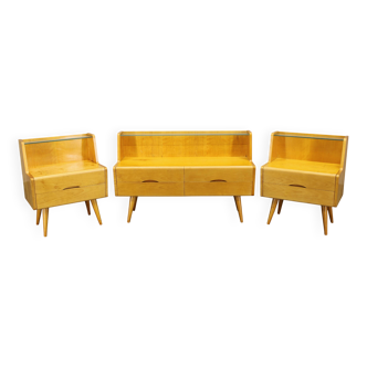 Ensemble de tables de chevet et commode avec étagère en verre des années 1960, Tchécoslovaquie