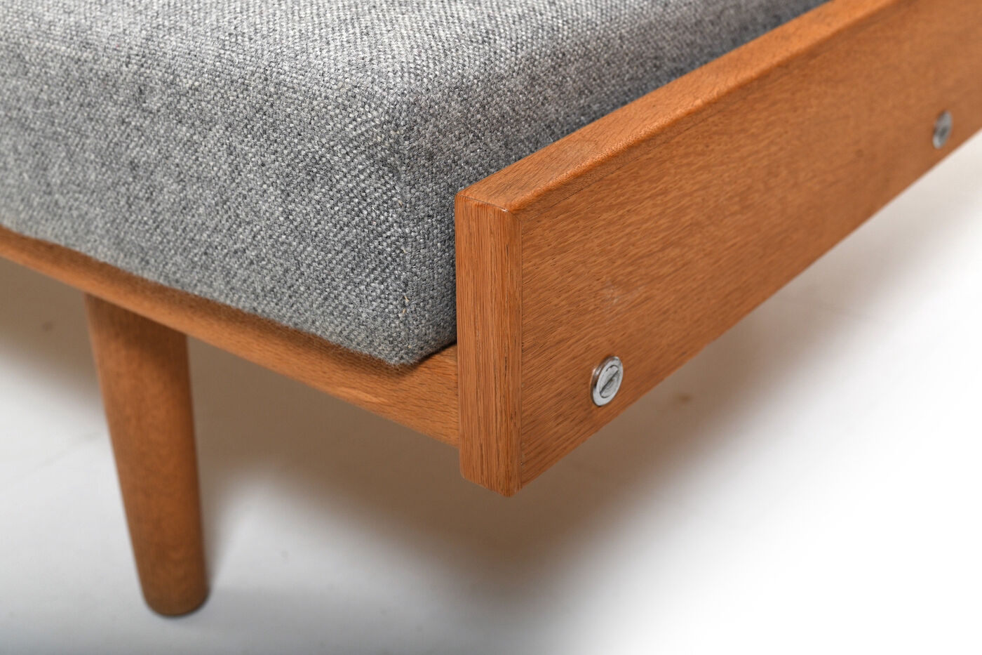 Daybed GE-258 en chêne et canne par Hans J. Wegner