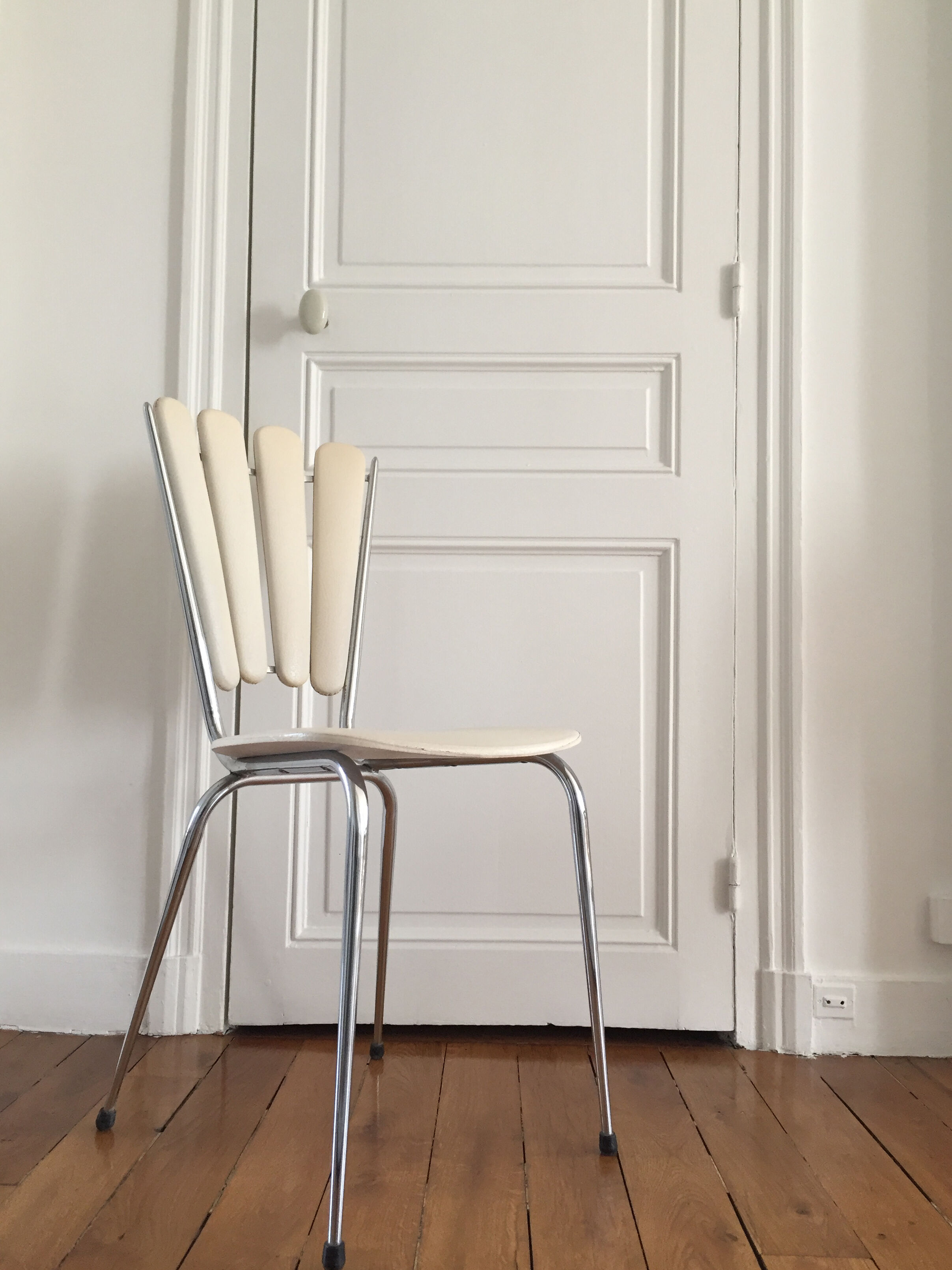 Pair of chairs folder petals