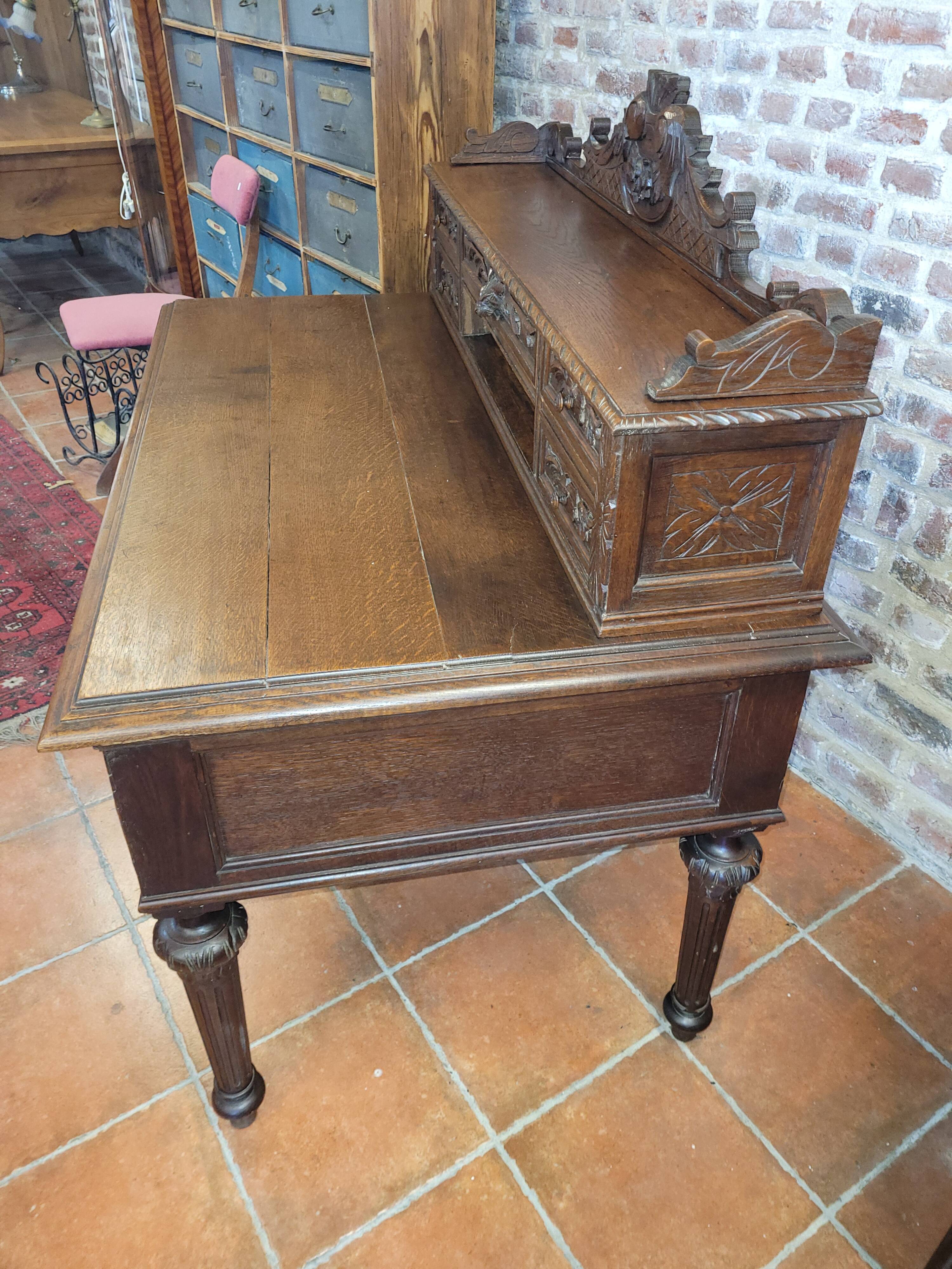 Oak desk with drawers