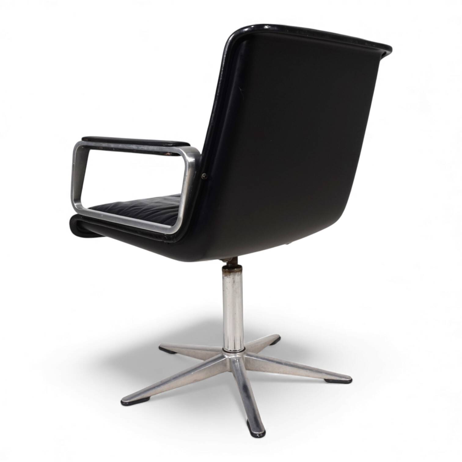 Swivel conference/dining chair in leather Wilkhahn Delta, by Delta Group, 1960