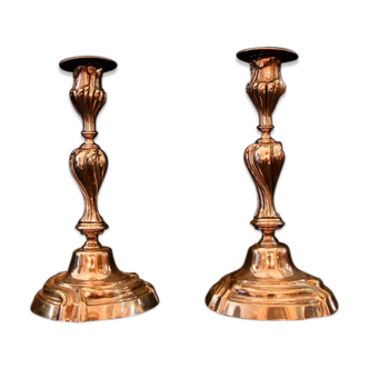 Paire de bougeoirs en bronze argenté d’époque XIXe siècle