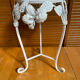 Table Appoint Guéridon Ancien Métal Blanc Décor Fleurs Vintage #E383